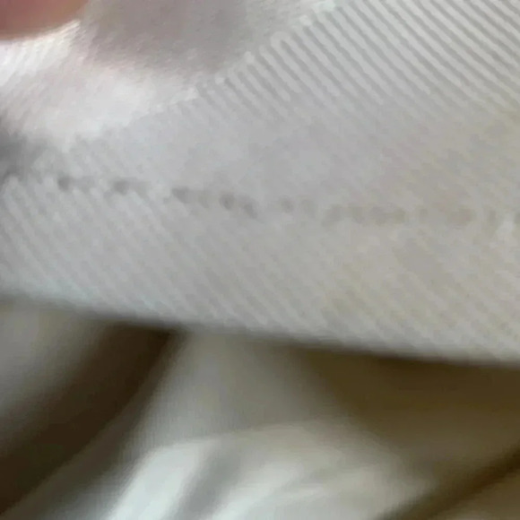 72” diameter round  ivory tablecloth, EUC - Picture 3 of 4